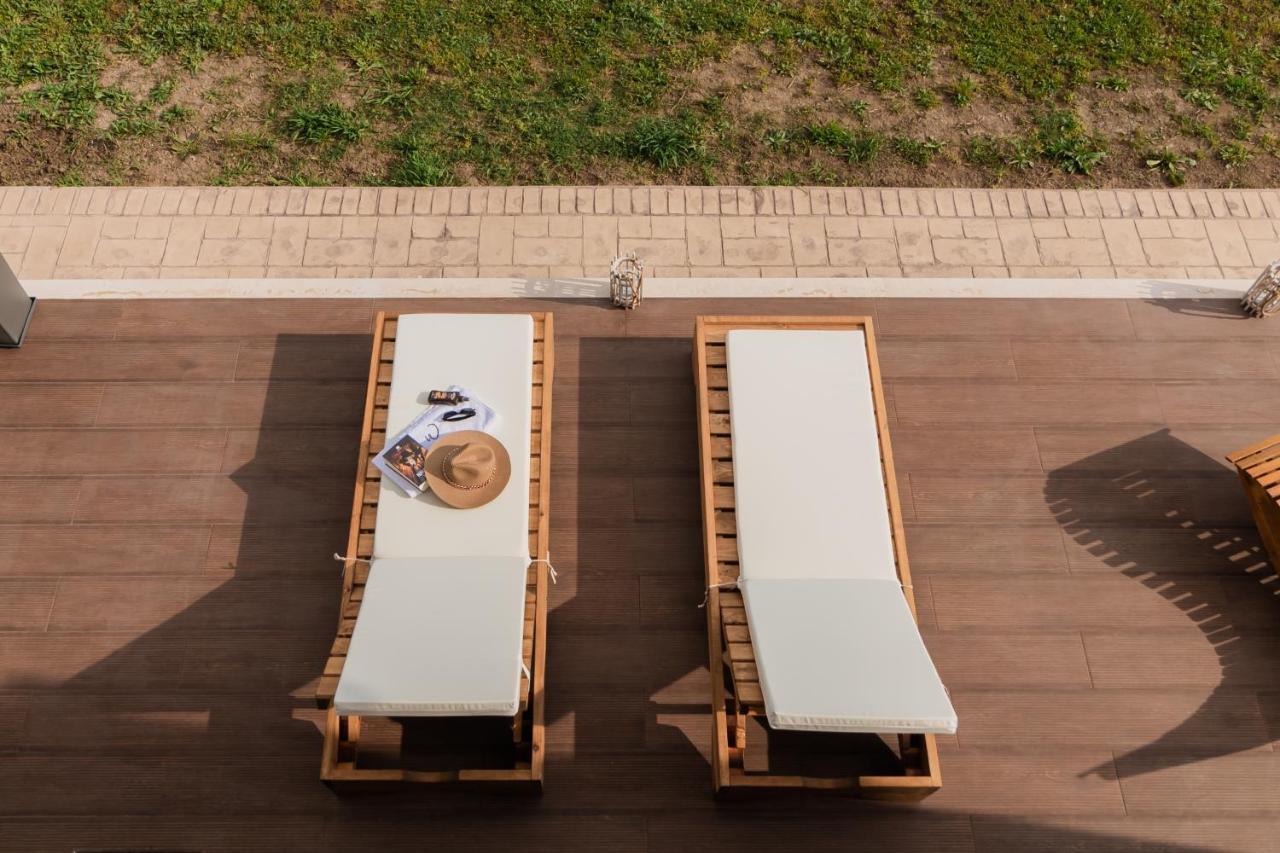 Melena Premium Suites Roda  Exterior foto